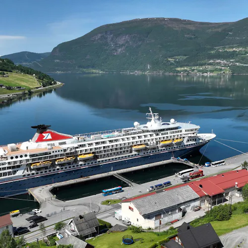 Fred Olsen Balmoral in Olden